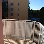 公寓 One-bedroom Flat With Balcony And Ac *