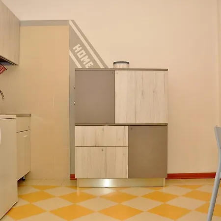 One-bedroom With Balcony And Ac *