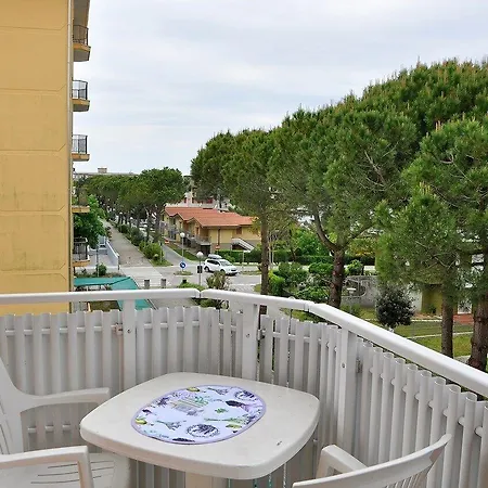 One-bedroom Flat With Balcony And Ac *