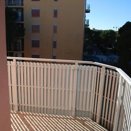 Appartamento One-bedroom Flat With Balcony And Ac *