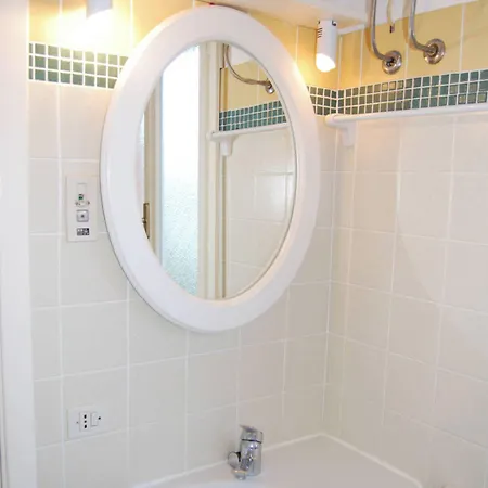One-bedroom Flat With Balcony And Ac *